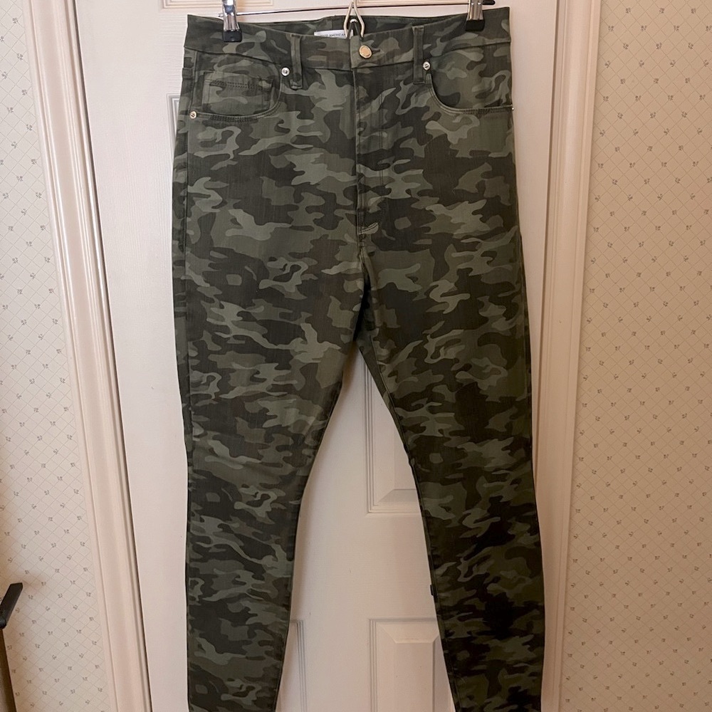 Never worn camo print jeans from Good American!